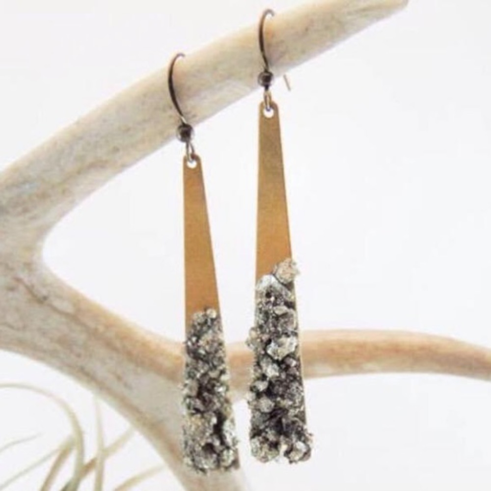 Sleek dangles